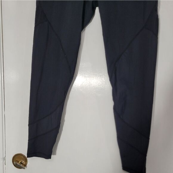 Black leggings with mesh detail on legs - Picture 6 of 15